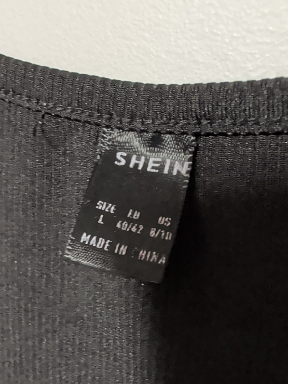SHEIN Black Ribbed Cropped Tank - Picture 2 of 6